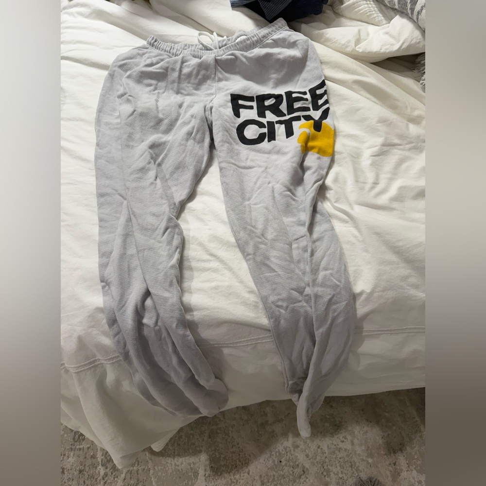 Free city sweatpants size XS